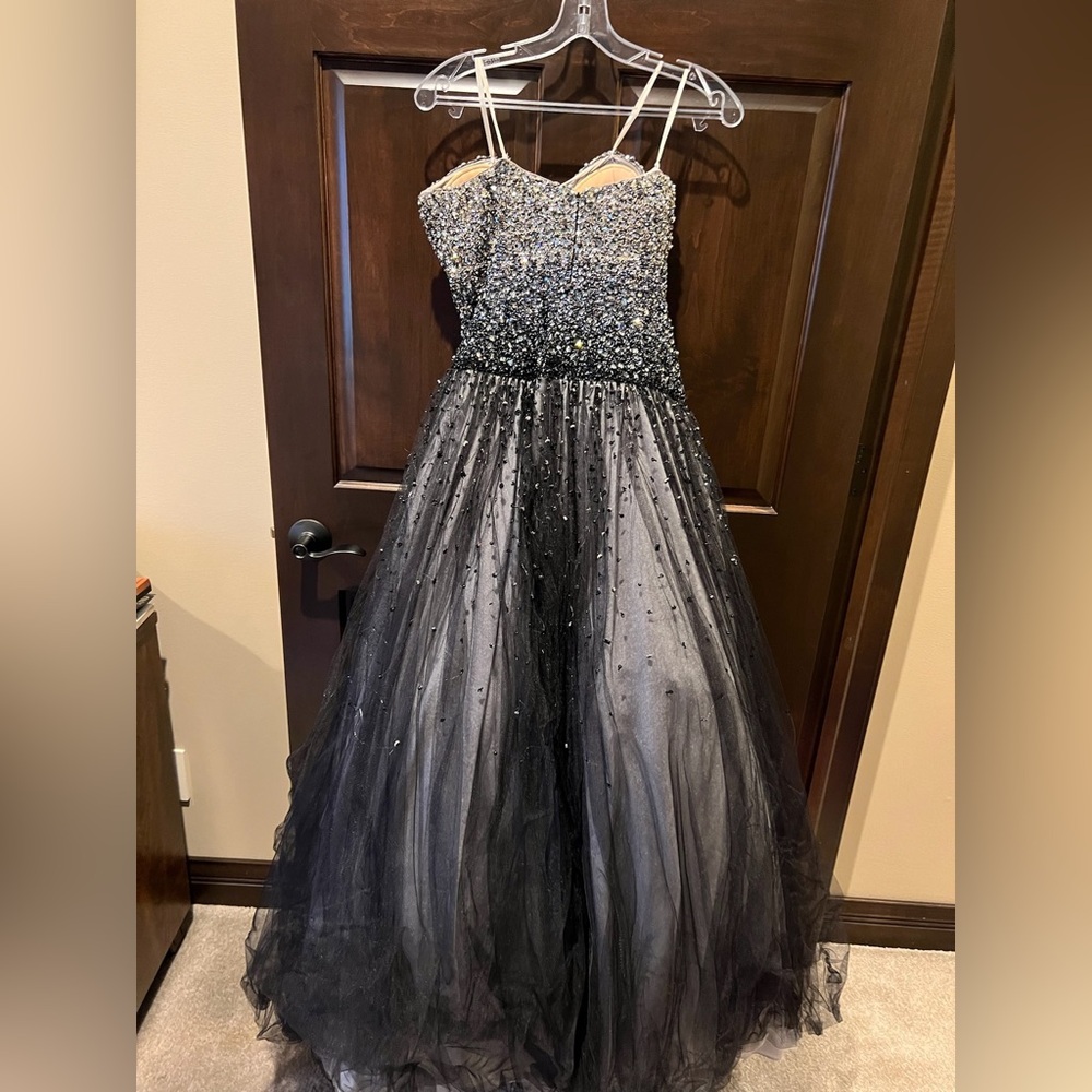 Mac Duggal Elegant Black Evening Gown - Picture 2 of 4